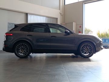 Porsche Cayenne - 7