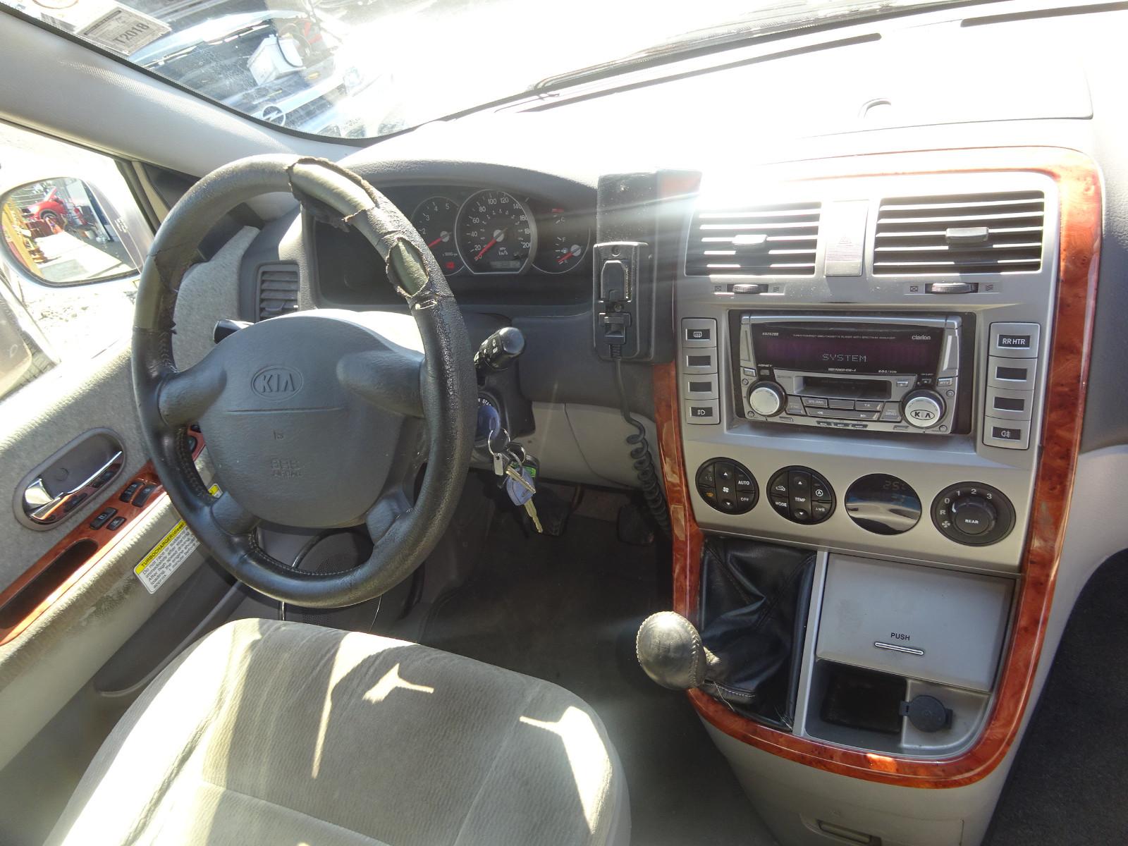 Kia Carnival 2005 — photo 12