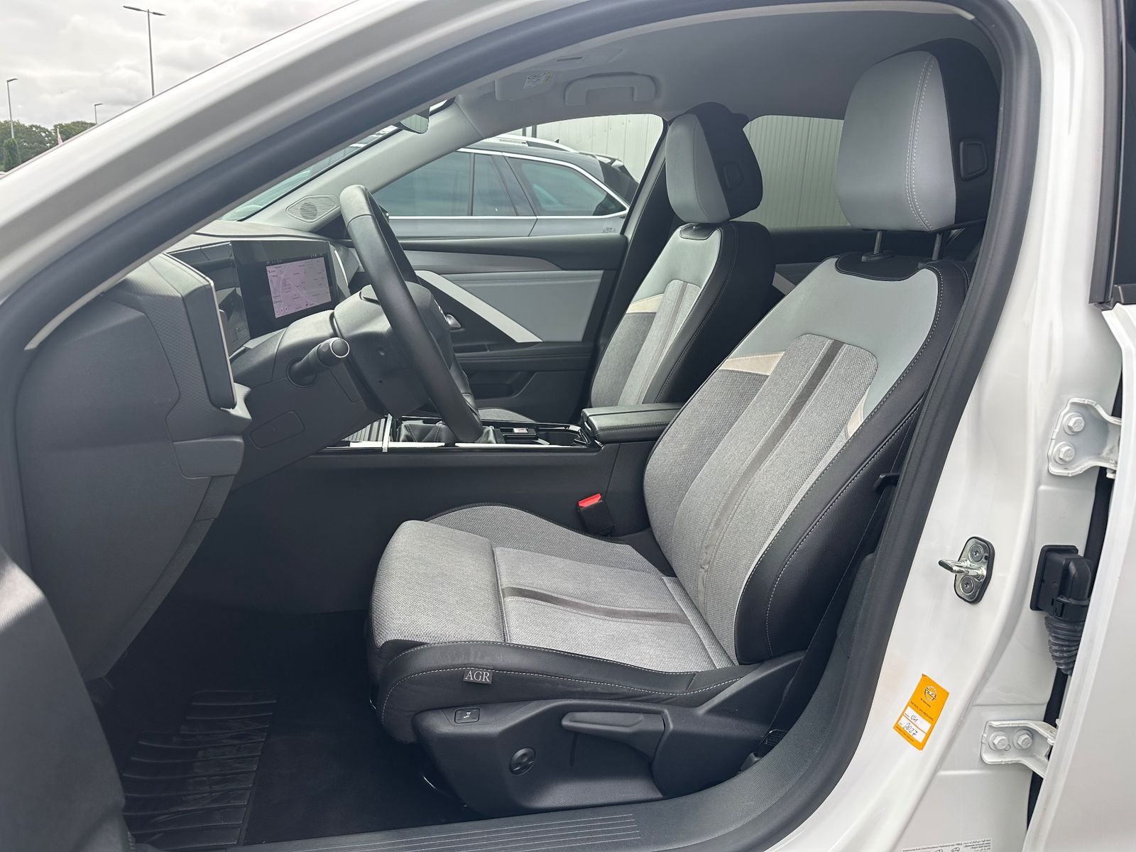 Fahrzeugabbildung Opel Astra Sports Tourer 1.5 D Business Elegance NAV