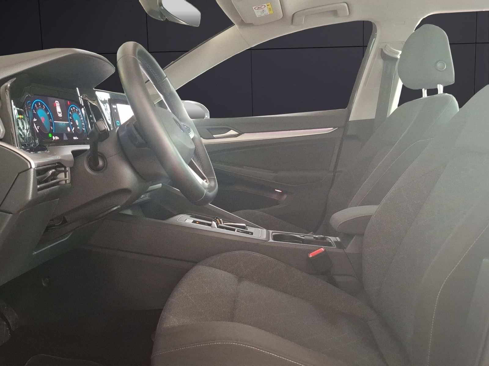 Fahrzeugabbildung Volkswagen Golf VIII Variant eTSI Life DSG LED+ Navi STHZ A