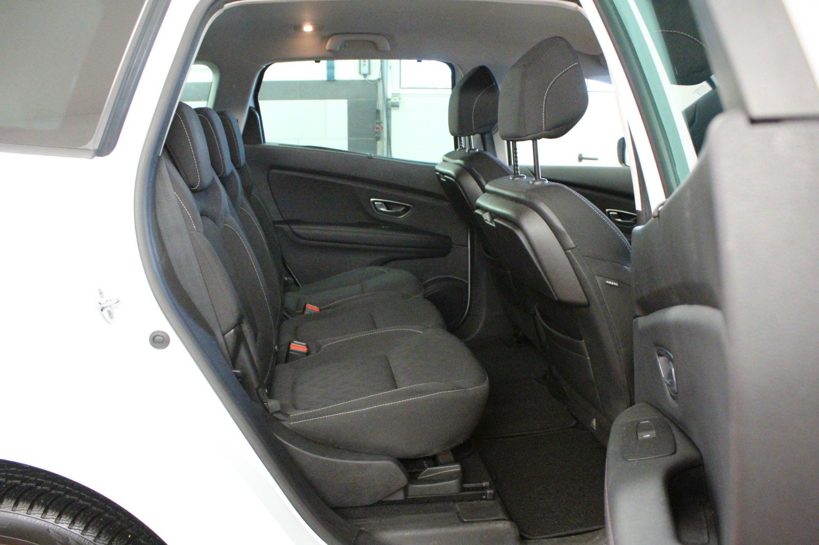 Fahrzeugabbildung Renault Grd Scenic Tce 140 Deluxe*R-Link*Sitzhzg*