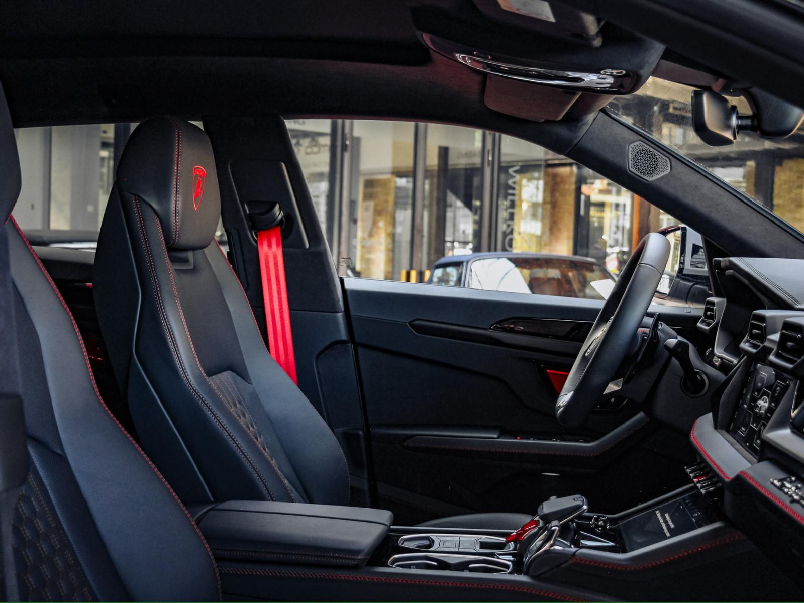 Lamborghini Urus SE AKRAPOVIC, MASSAGE, NIGHT VISION, PPF