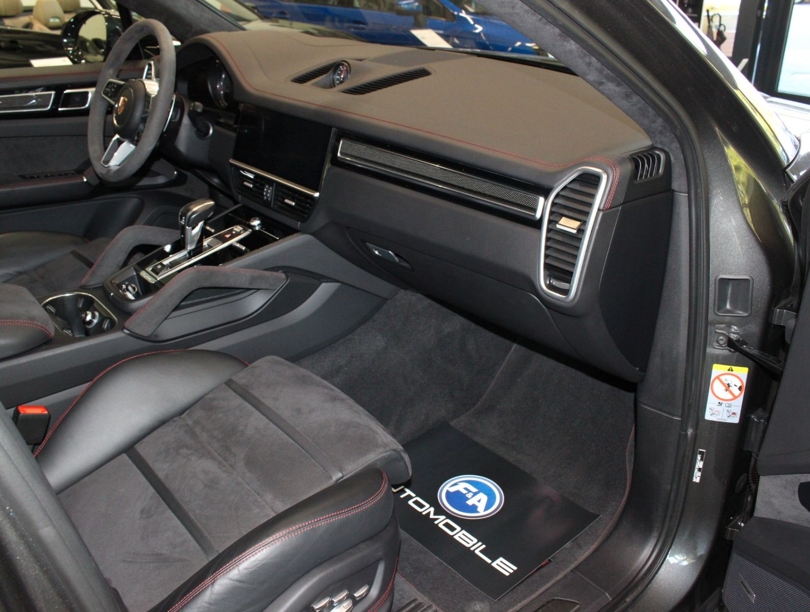 Fahrzeugabbildung Porsche Cayenne GTS Sport Chrono+Sport Design+HUD+ACC