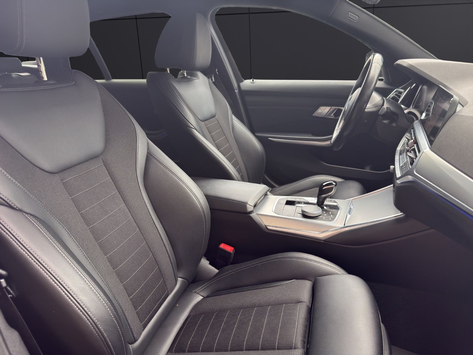Fahrzeugabbildung BMW 320 d xDrive Touring *Ambiente*Sport Line* AHK*