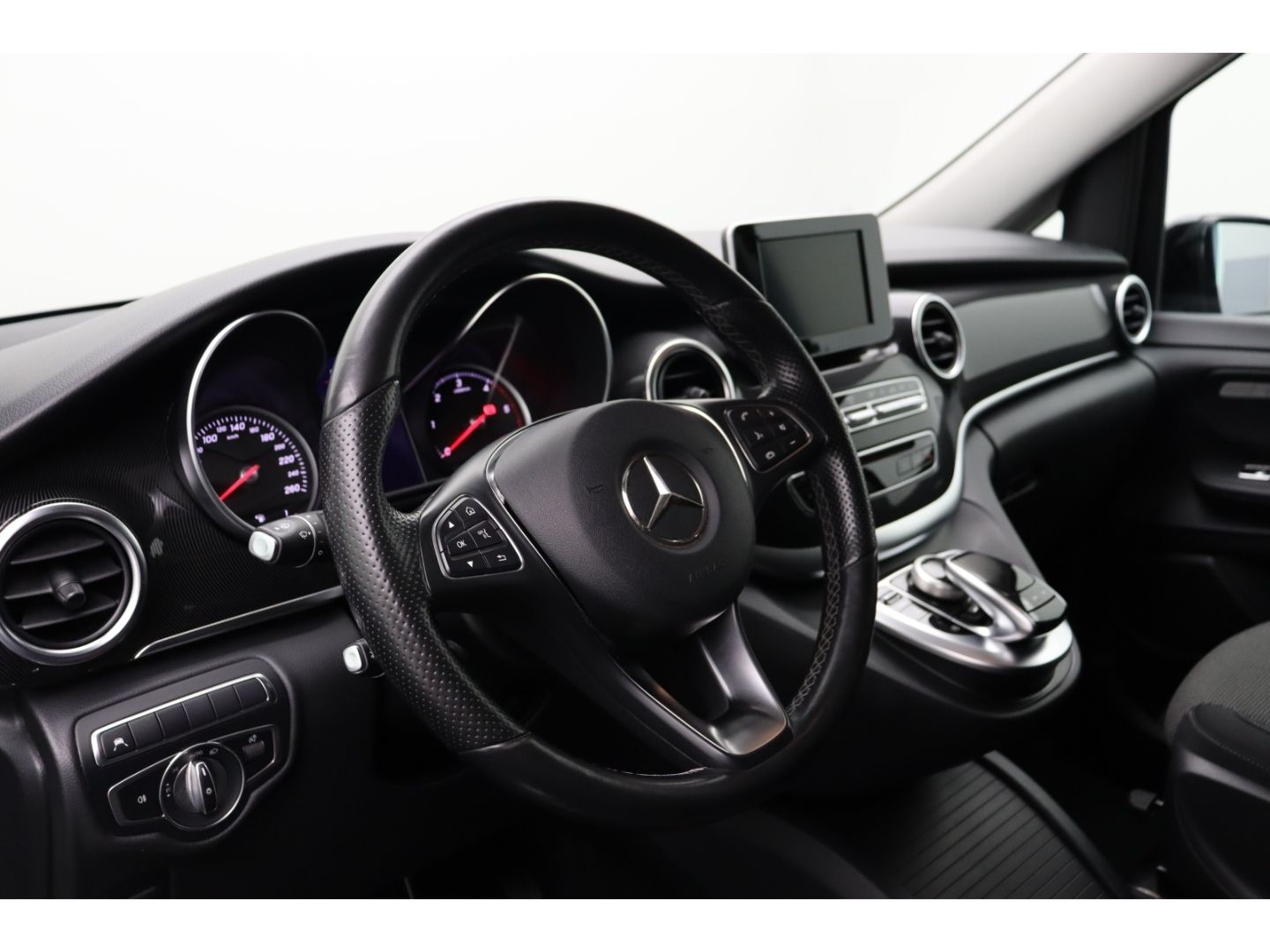 Fahrzeugabbildung Mercedes-Benz V 250 EDITION lang AHK LED Totwinkelassistent 3-