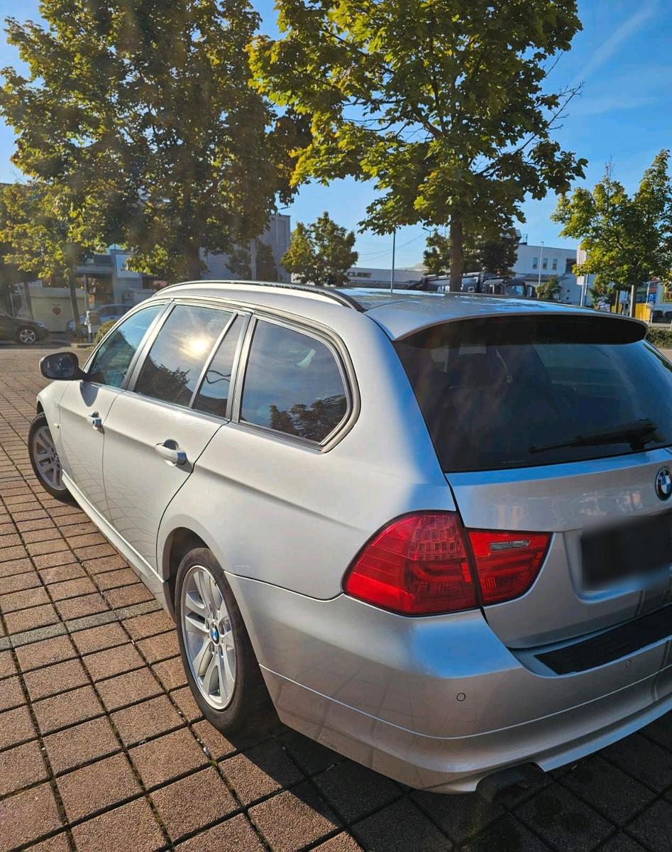 BMW 316 2011 — салон