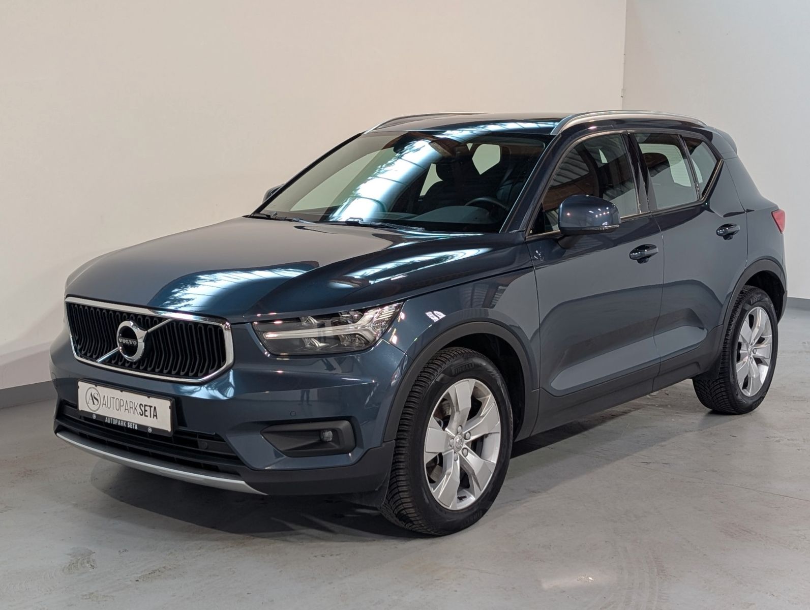 Volvo XC40 2.0 Aut. Momentum Pro AWD PANO*AHK*KAM*SPUR