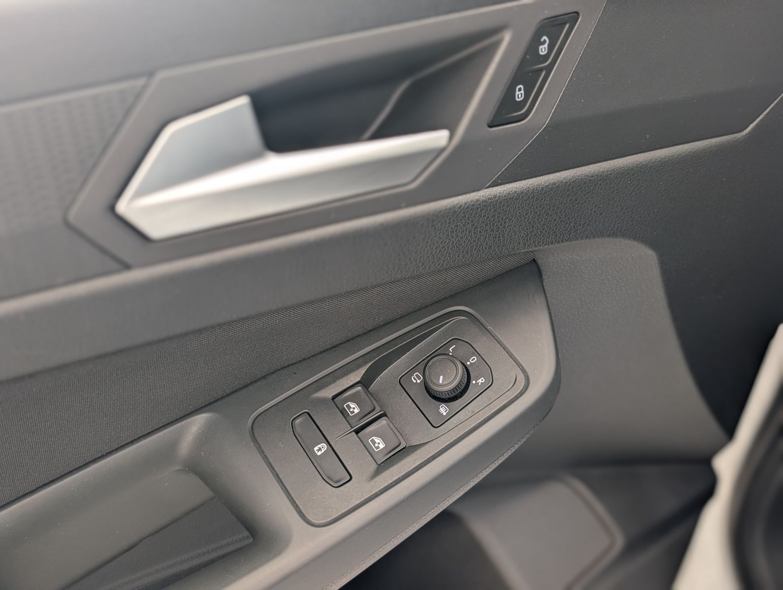 Fahrzeugabbildung Ford Tourneo Connect L2 Active 7-SI Bi-LED PANO AHK C