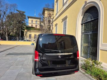 Mercedes V 220 - 6