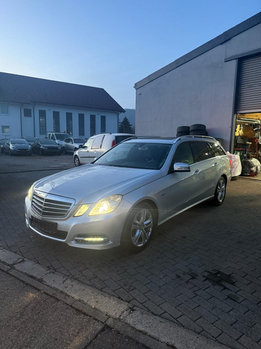 Mercedes-Benz E 200 T-Modell CGI /Service Neu/ Schiebedach