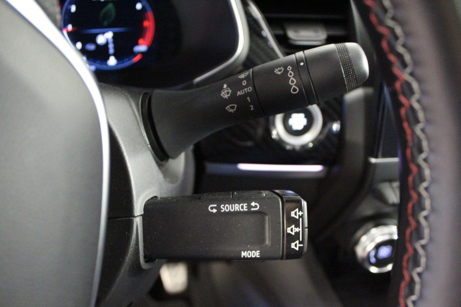 Fahrzeugabbildung Renault Arkana Mild Hybrid 160 EDC R.S. Line*Leder*