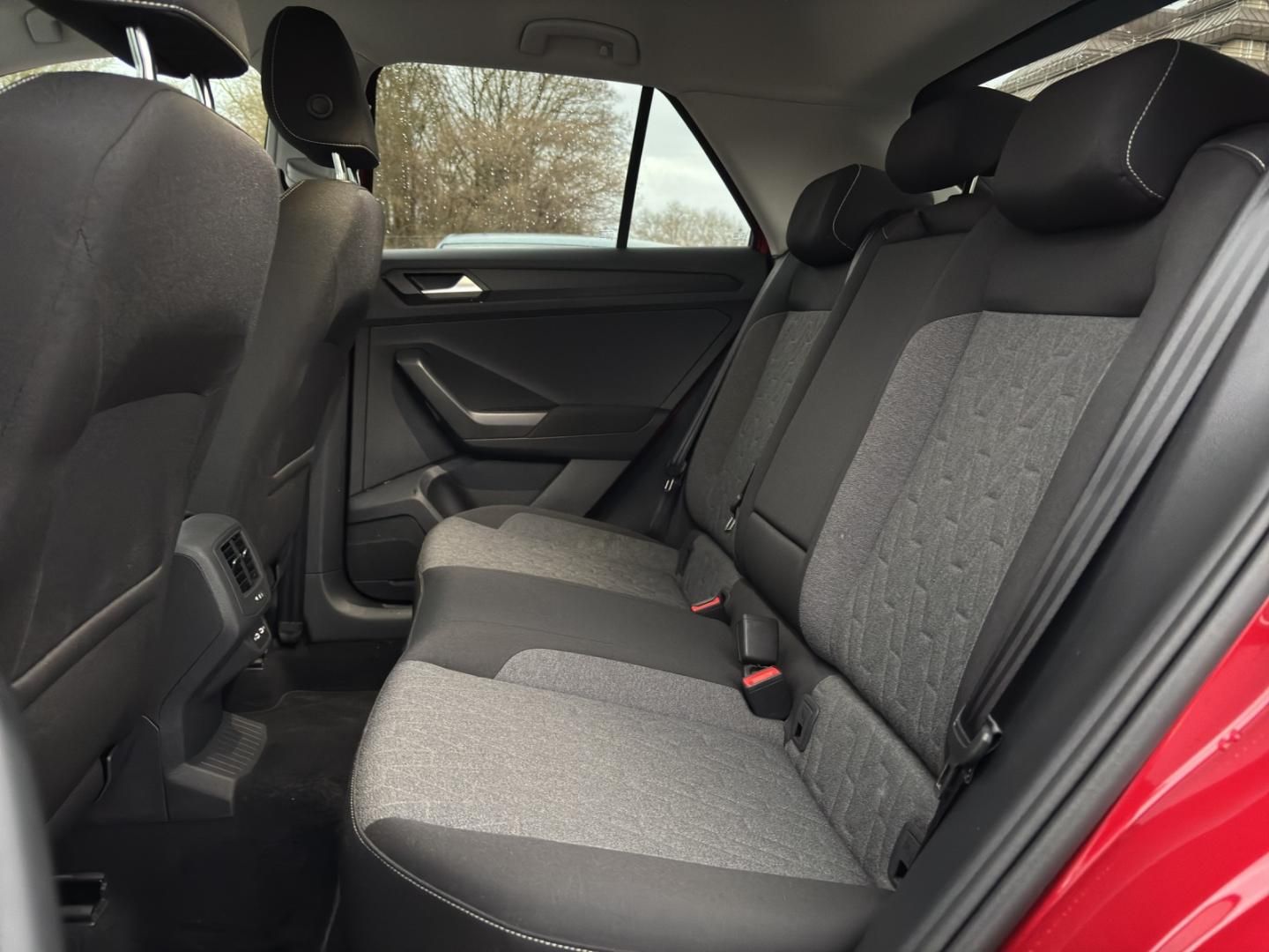 Fahrzeugabbildung Volkswagen T-ROC MOVE MOVE 1.5l TSI,DSG,AHKRFK,Navi,LED,ACC