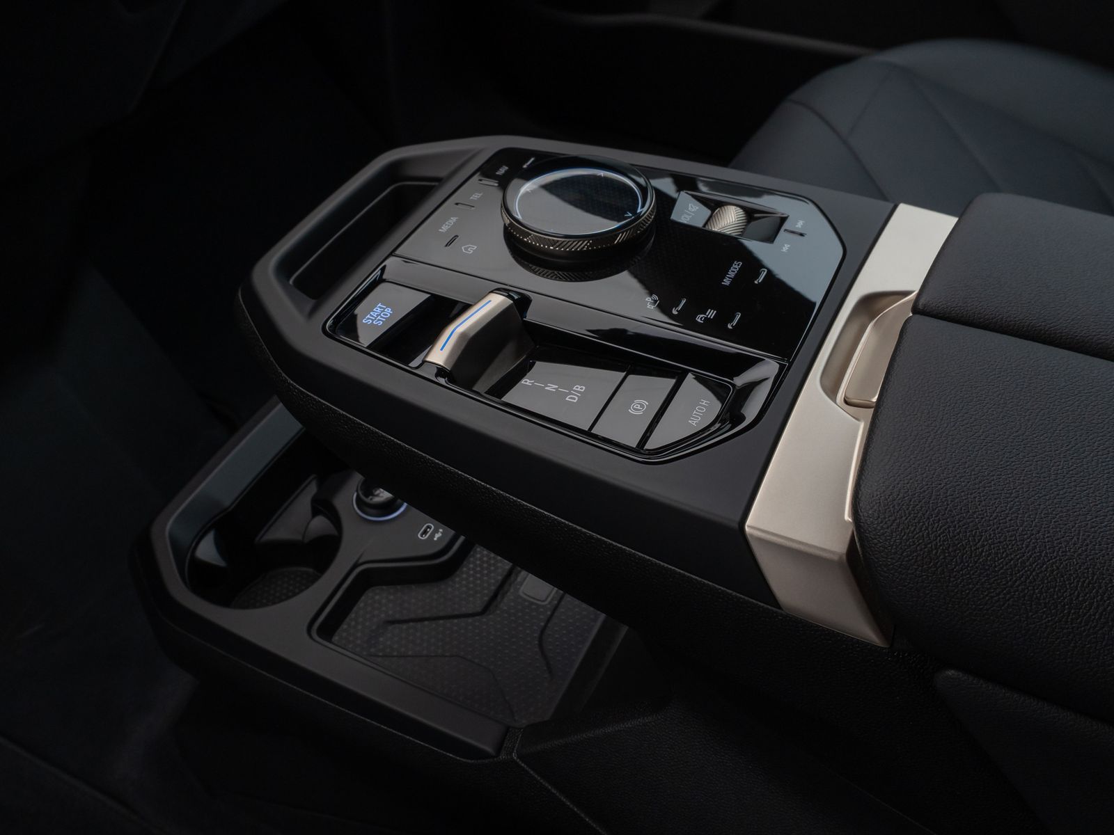 Fahrzeugabbildung BMW iX xD40 360° DAB H/K ACC Komfort Sport 22Zoll