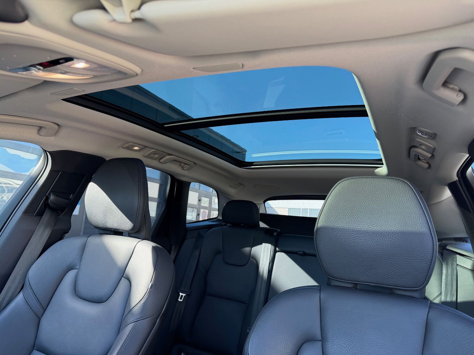 Fahrzeugabbildung Volvo XC60 B5 D Ultimate Dark AWD*STHZG*PANO*360°*ACC