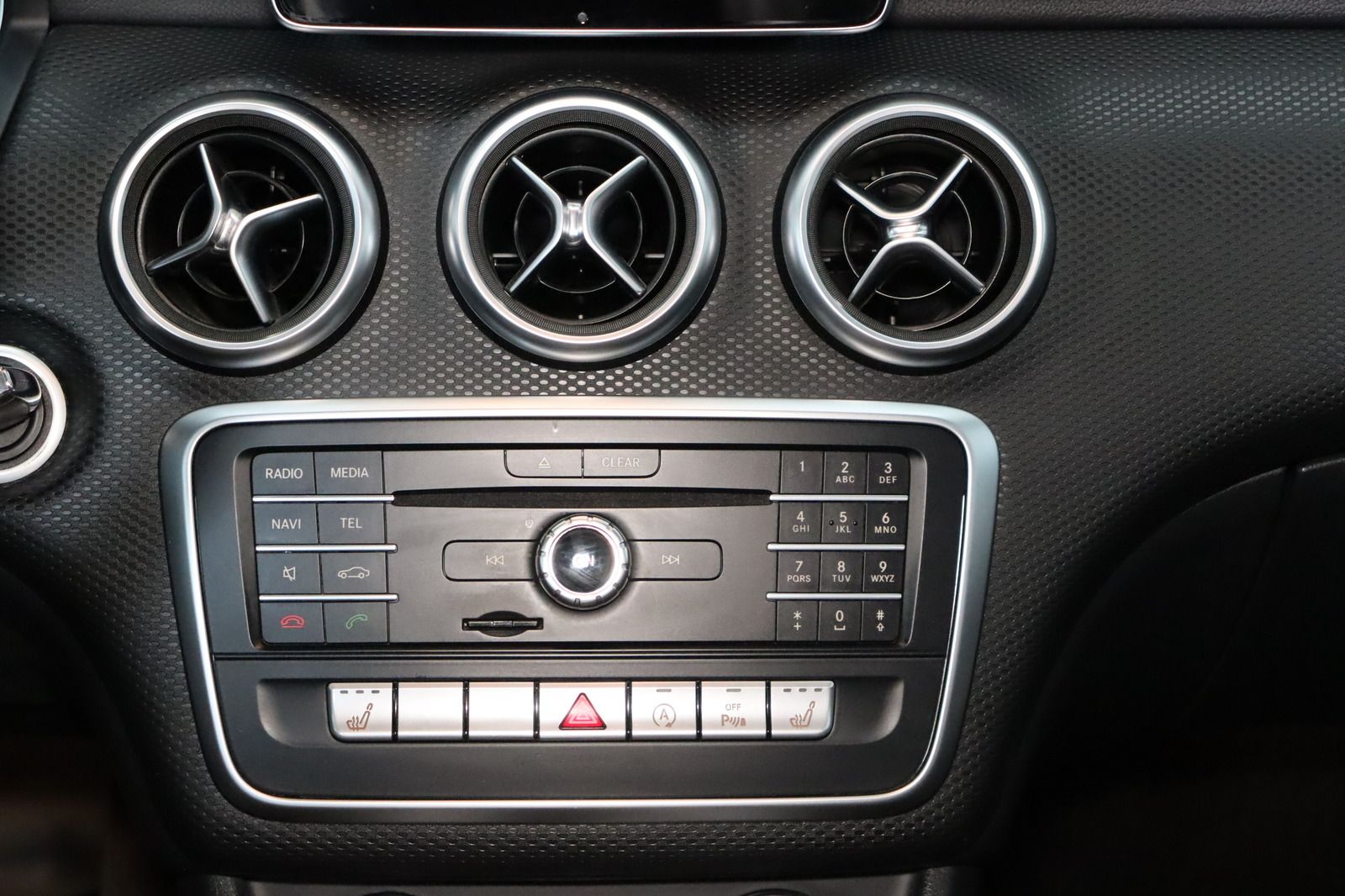 Fahrzeugabbildung Mercedes-Benz A 180 d * Navi * PDC * HU/AU neu