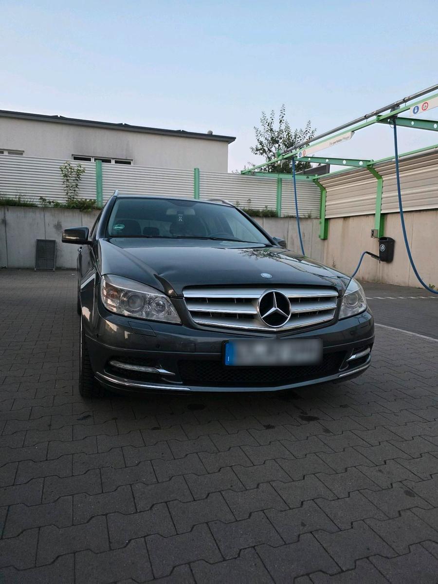 Mercedes-Benz C250 2010 — interior