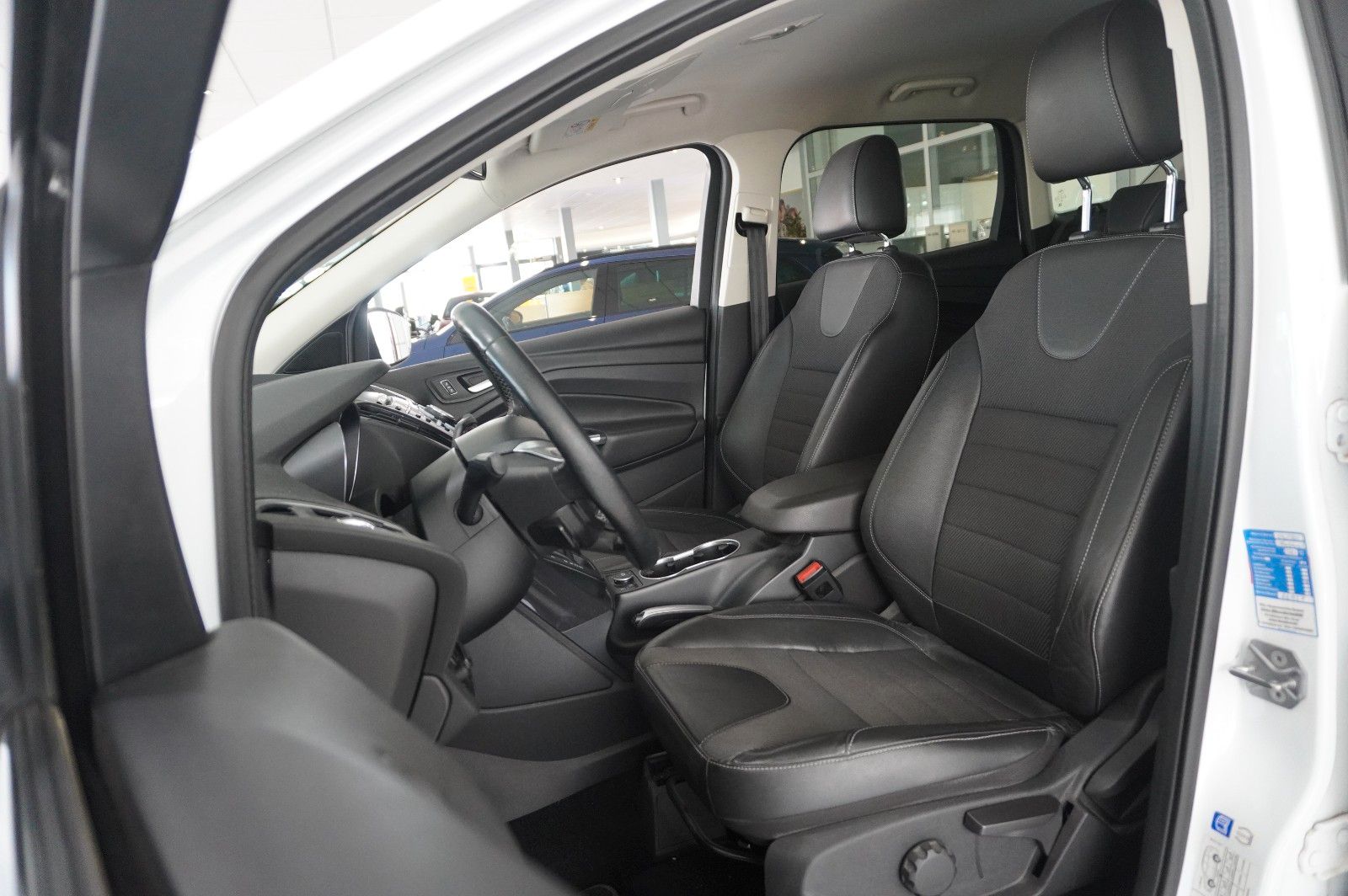 Fahrzeugabbildung Ford Kuga 2.0D INDIVIDUAL 4X4 NAVI/LED/KAMERA/SPORT