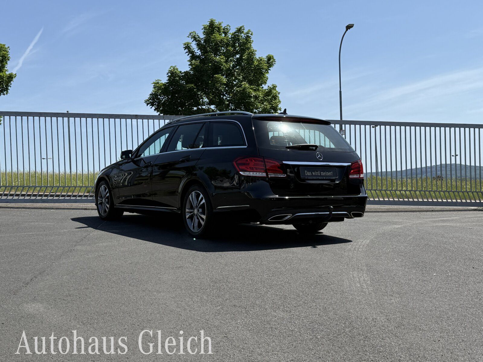 Fahrzeugabbildung Mercedes-Benz E 200 T Avantgarde Comand/AHK/RückfahrkamaraFIS