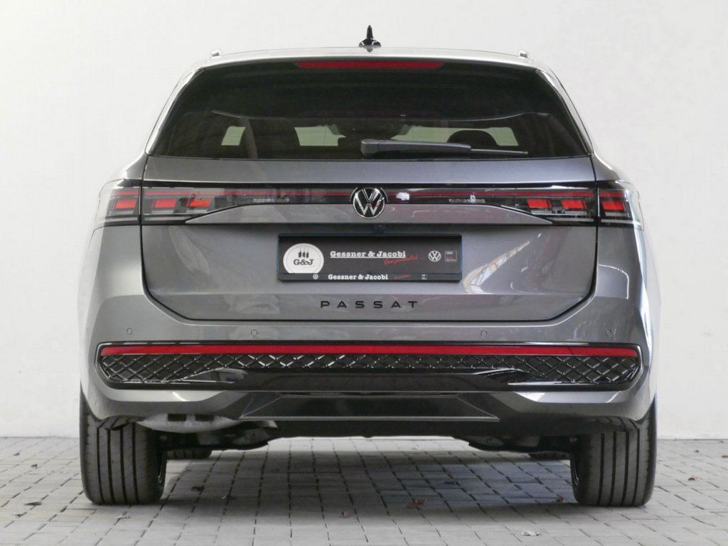 Fahrzeugabbildung Volkswagen Passat Variant 2.0 TDI 4Motion R-Line DSG AHK