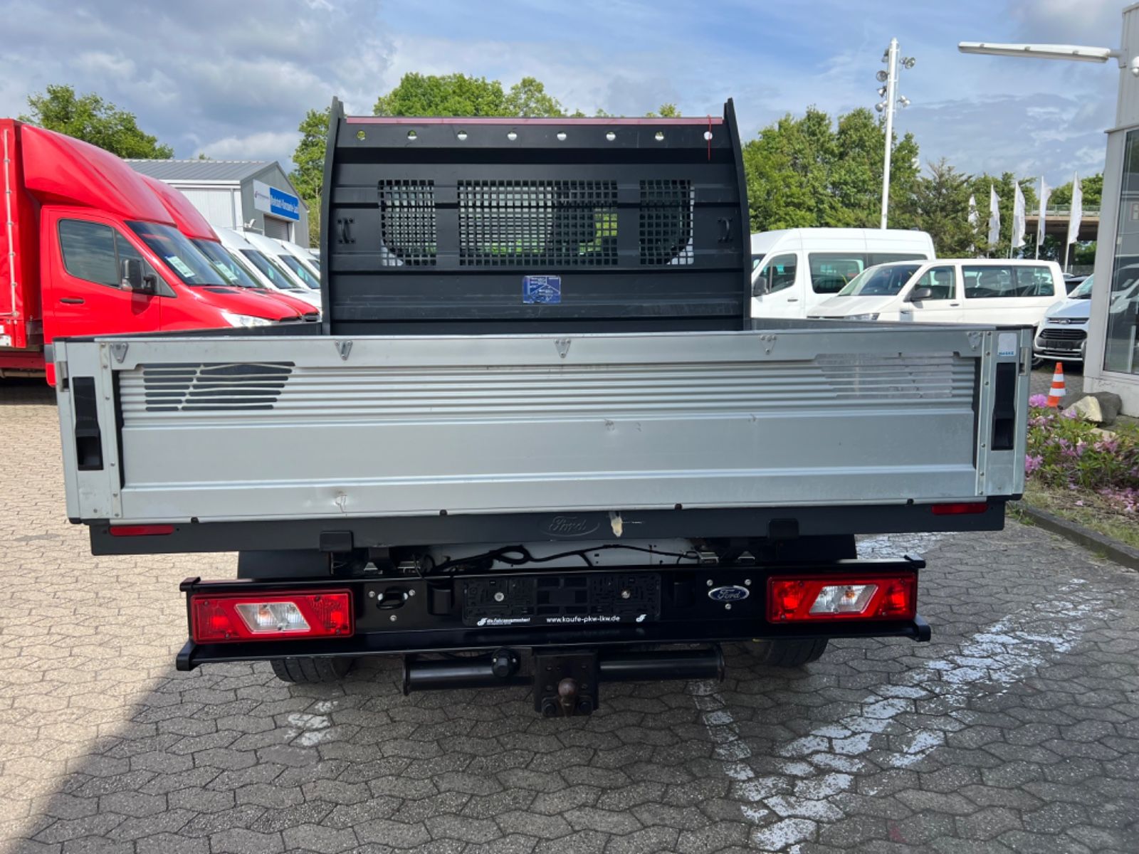 Fahrzeugabbildung Ford Transit Pritsche 350 L2 Doppelkabine *Allrad*