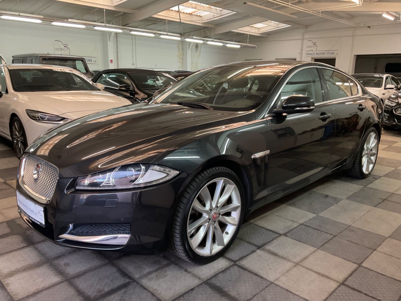 JAGUAR XF