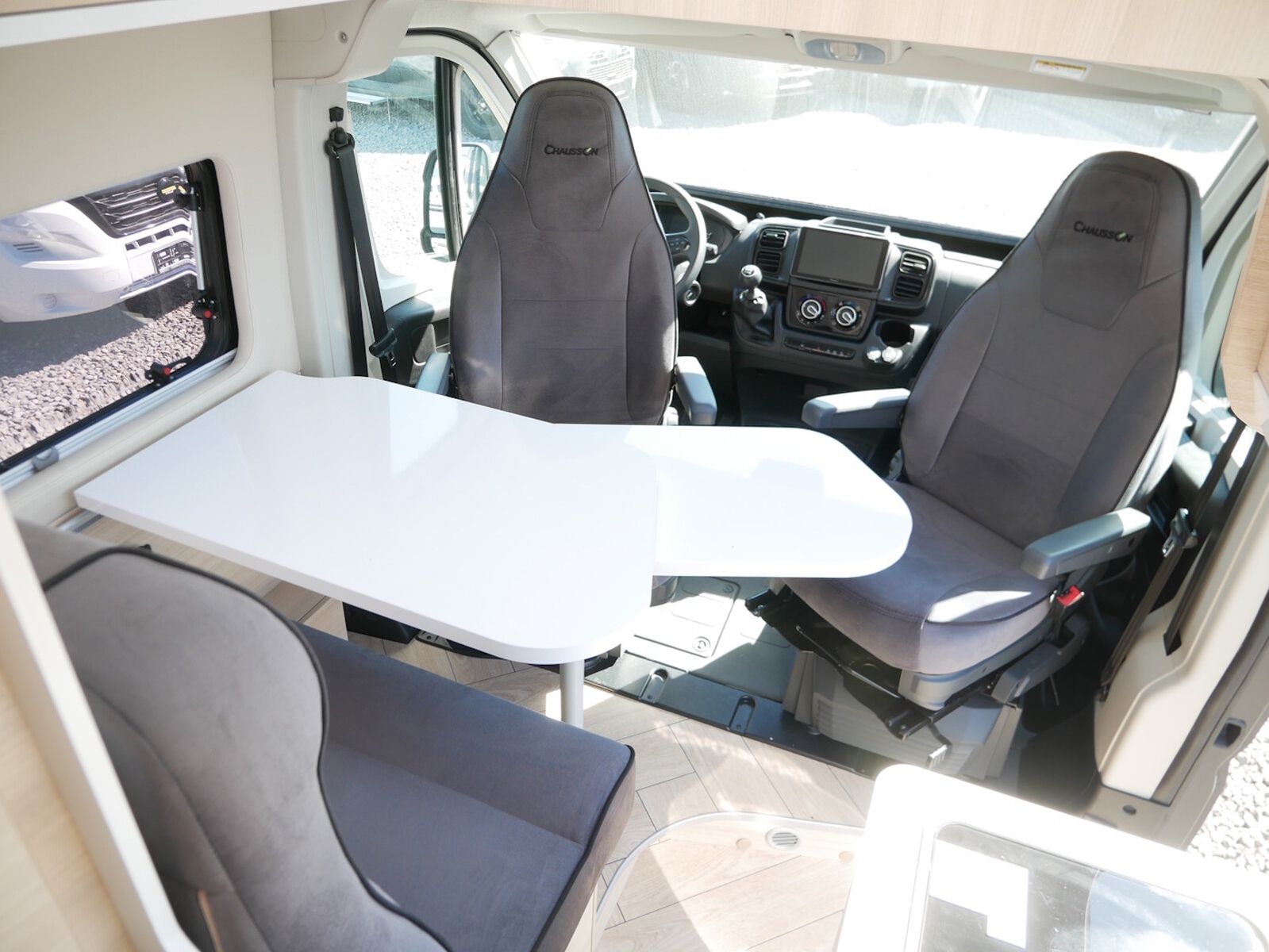 Fahrzeugabbildung Chausson Van First Line V594L Dörr Black-Edition exklusiv