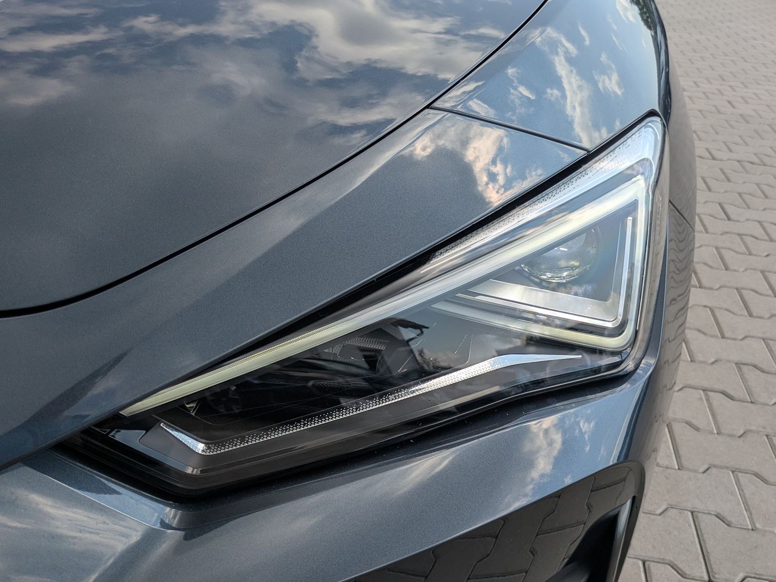 Fahrzeugabbildung CUPRA Leon 1.5 eTSI DSG MATRIX-LED*ACC*APP*KAMERA*18"