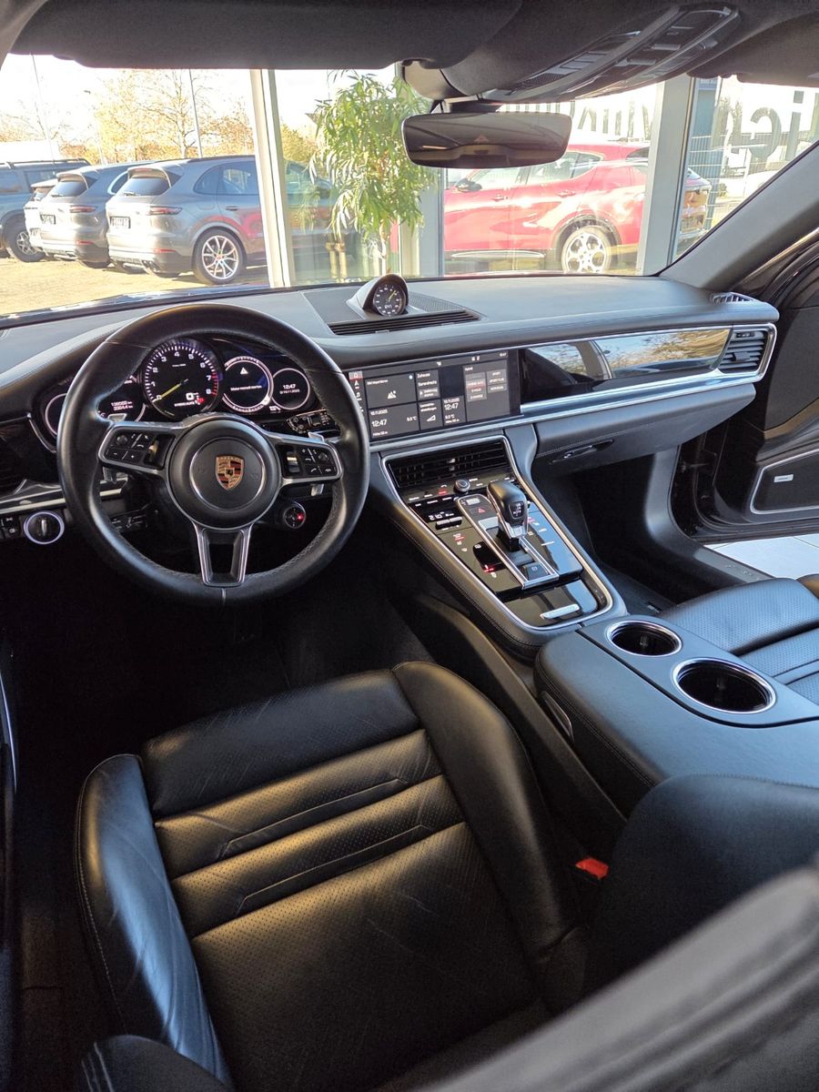Fahrzeugabbildung Porsche Panamera Sport Turismo 4 E-Hybrid Platinum Editi