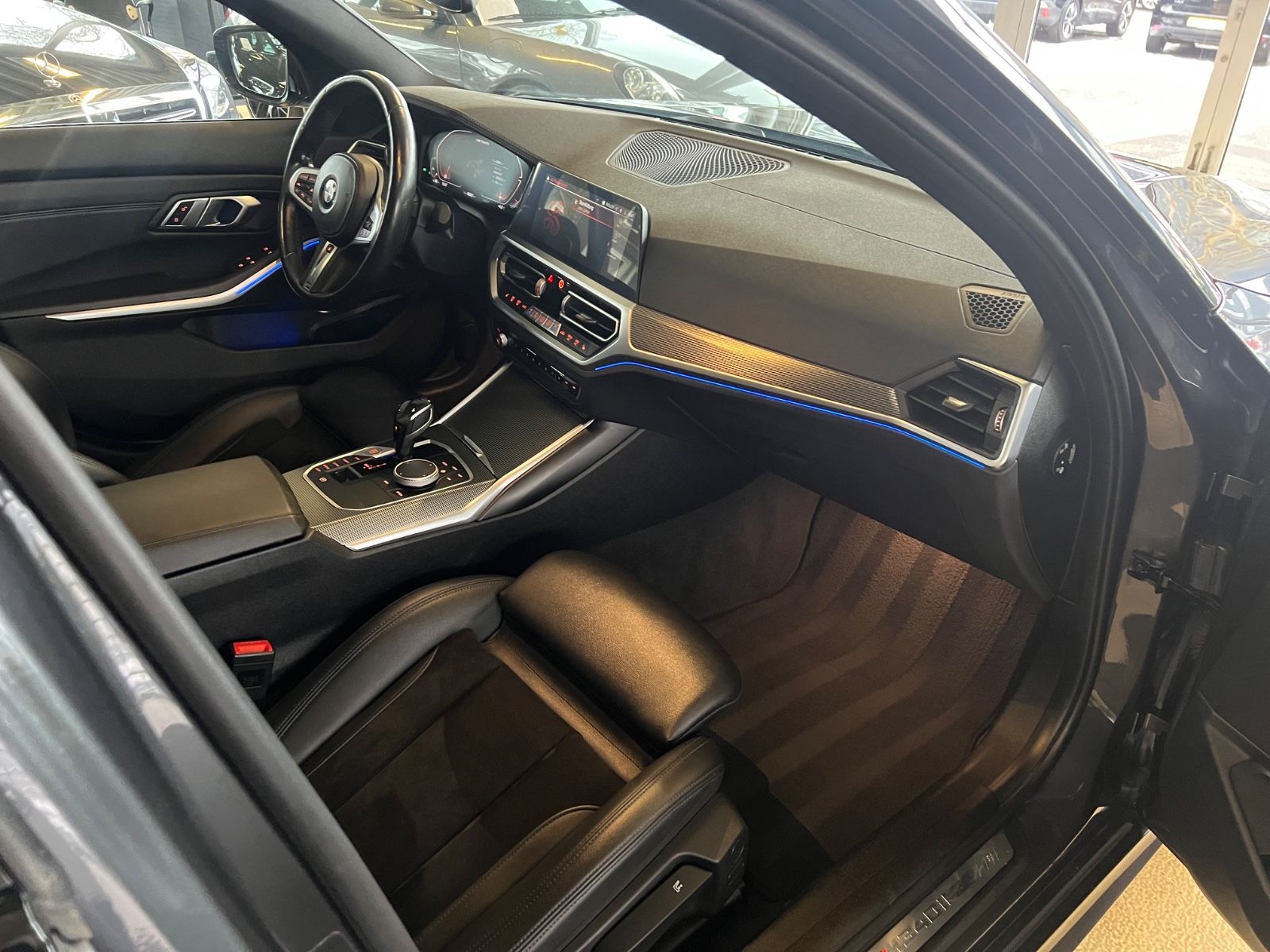 Fahrzeugabbildung BMW M340i Lim. xDrive * 1.HAND *SCHECKHEFT-BMW*360*