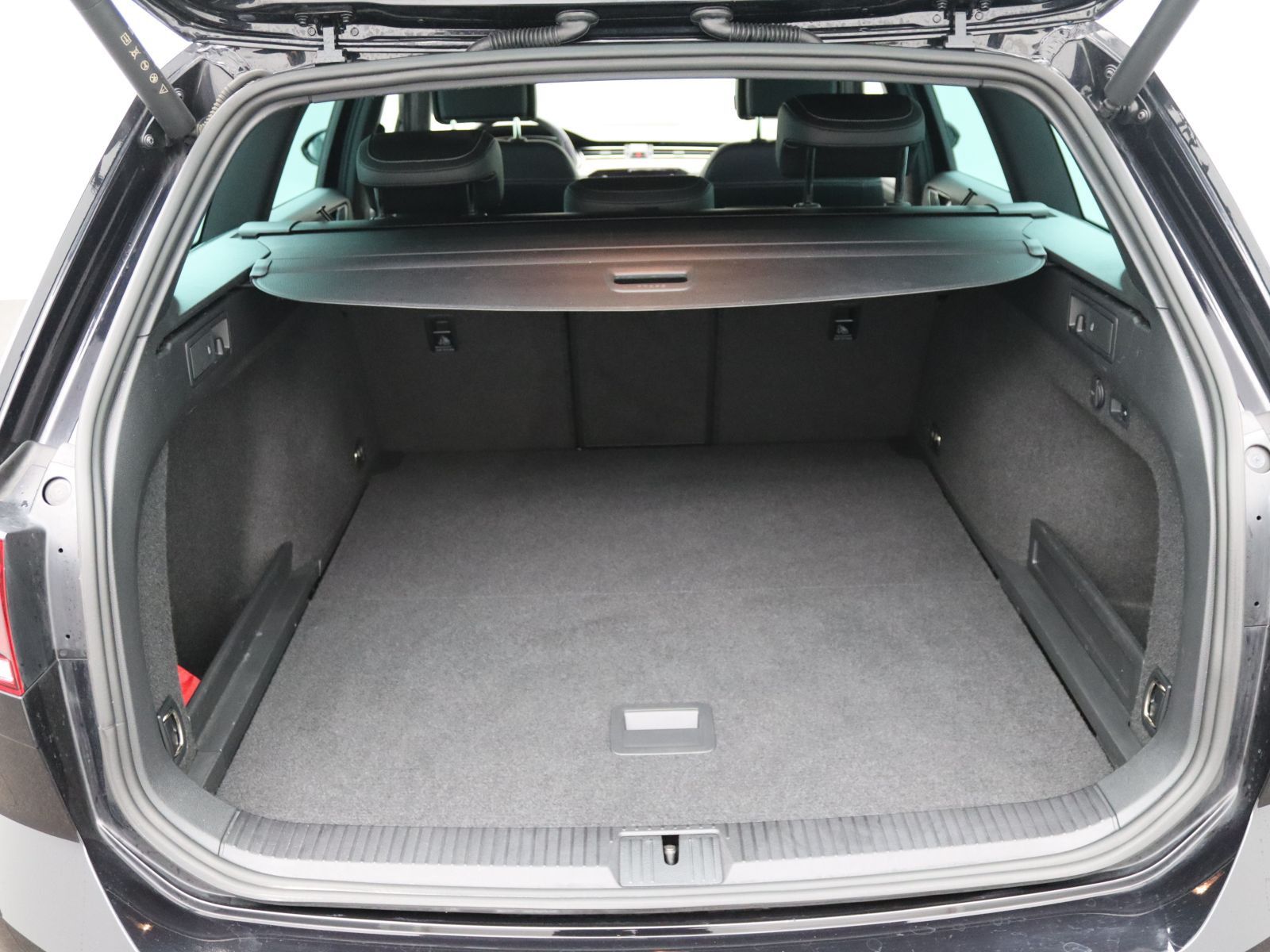 Volkswagen Passat Variant - Bild 8