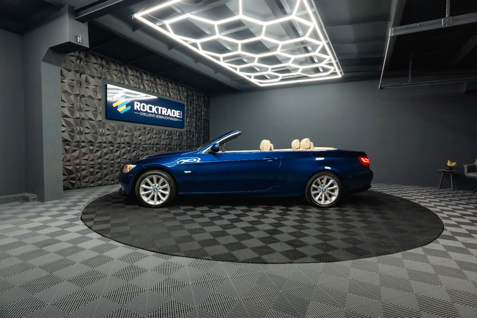 Fahrzeugabbildung BMW 330d Cabrio Sport Edition *Bi-Xenon*H&K*Memory*