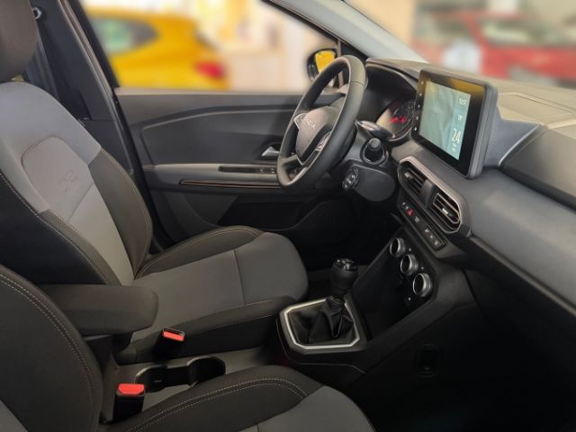 Fahrzeugabbildung Dacia Jogger Extreme 1.0 TCe 110 EU6e 7-Sitzer Navi Ka