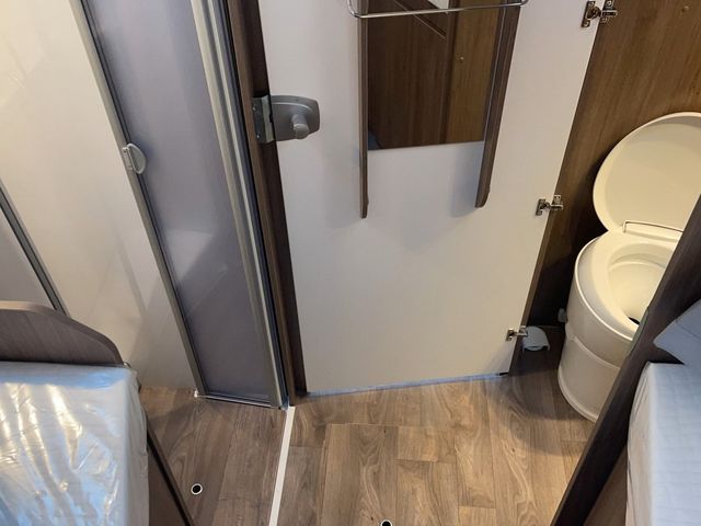 Carado T 447 PRO + Automatik OHNE HUBBETT LED Safety TV