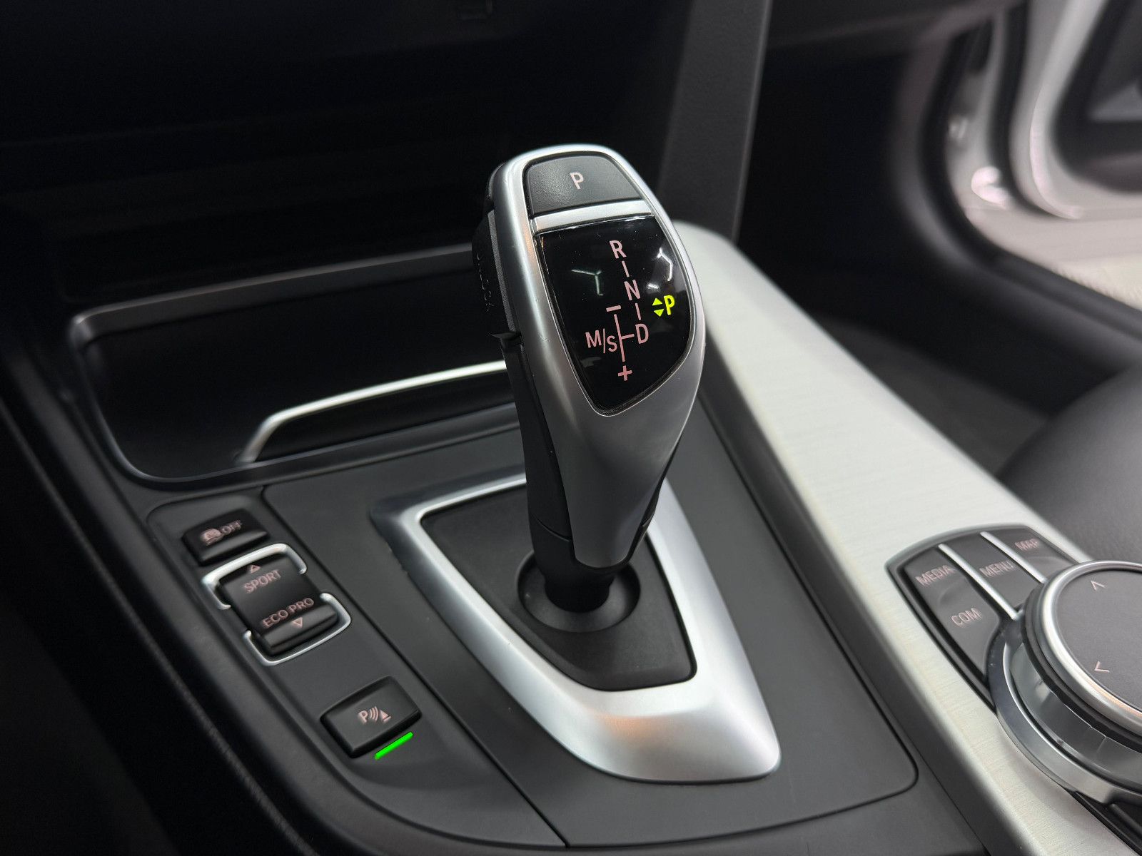 Fahrzeugabbildung BMW 320d xDrive GT M-SPORT/PANO/LEDER/HUD/AHK/AD LED