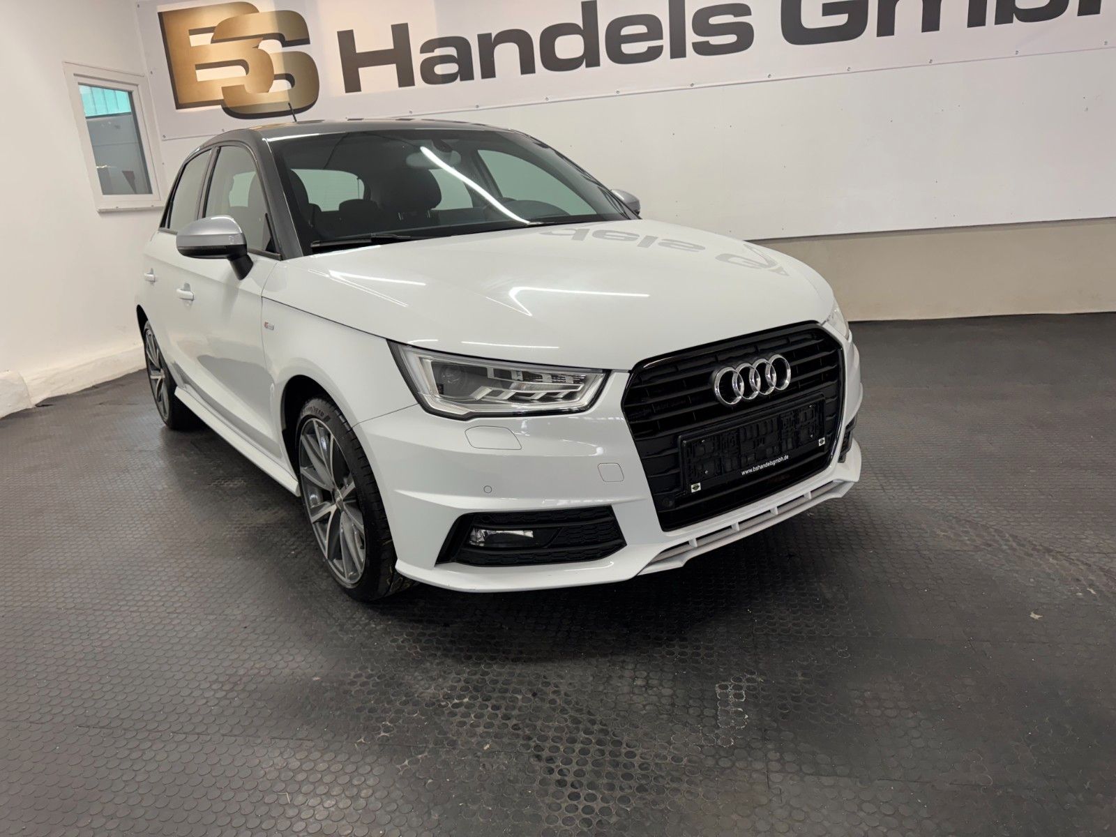 AUDI A1 1.4 TFSI DSG SB*S LINE*BI-XEN*PDC*NAVI*SHZ*