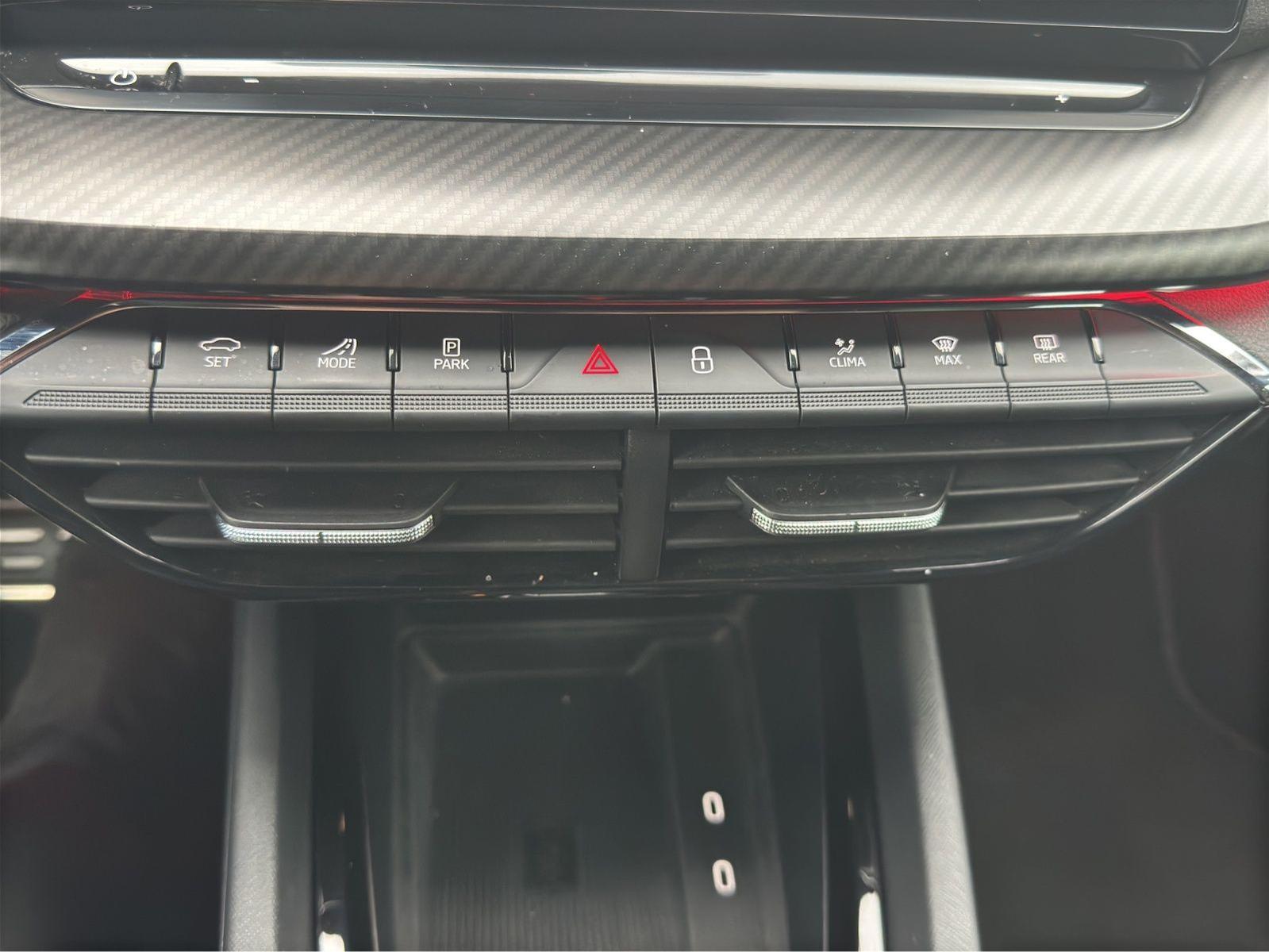 Skoda Octavia Combi 2.0 TDI RS MATRIX HuD AHK KAMERA