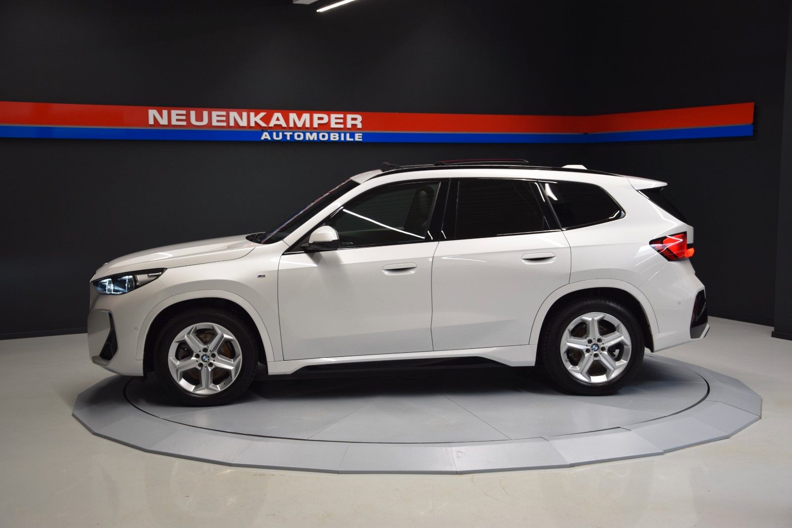 Fahrzeugabbildung BMW X1 20 i sDrive M Sport Leder Pano HuD h/k Memory