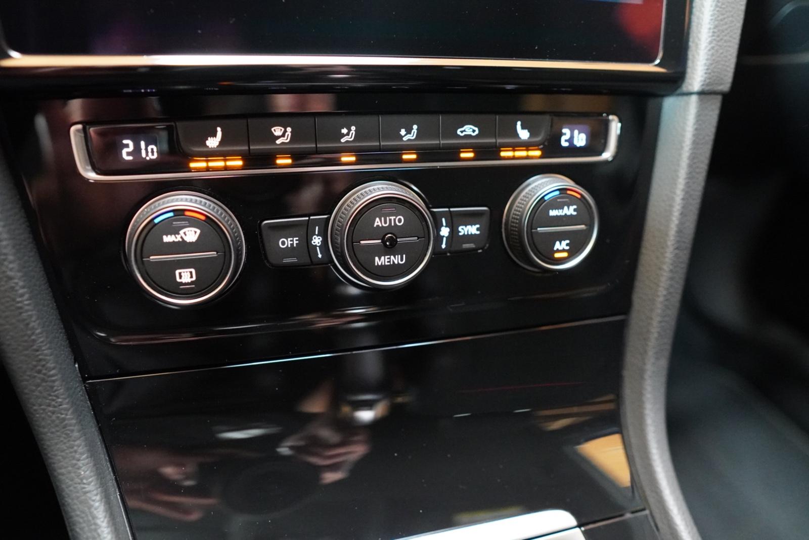 Volkswagen Golf VII Lim. *GTI Performance*ACC*AHK*DigitalCo
