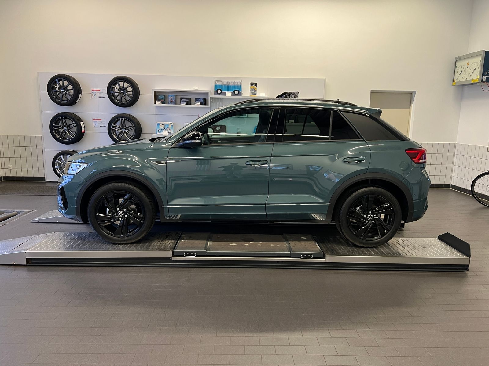 Fahrzeugabbildung Volkswagen T-Roc R-Line 1.5 TSI DSG *Black Style,AHK,Navi*