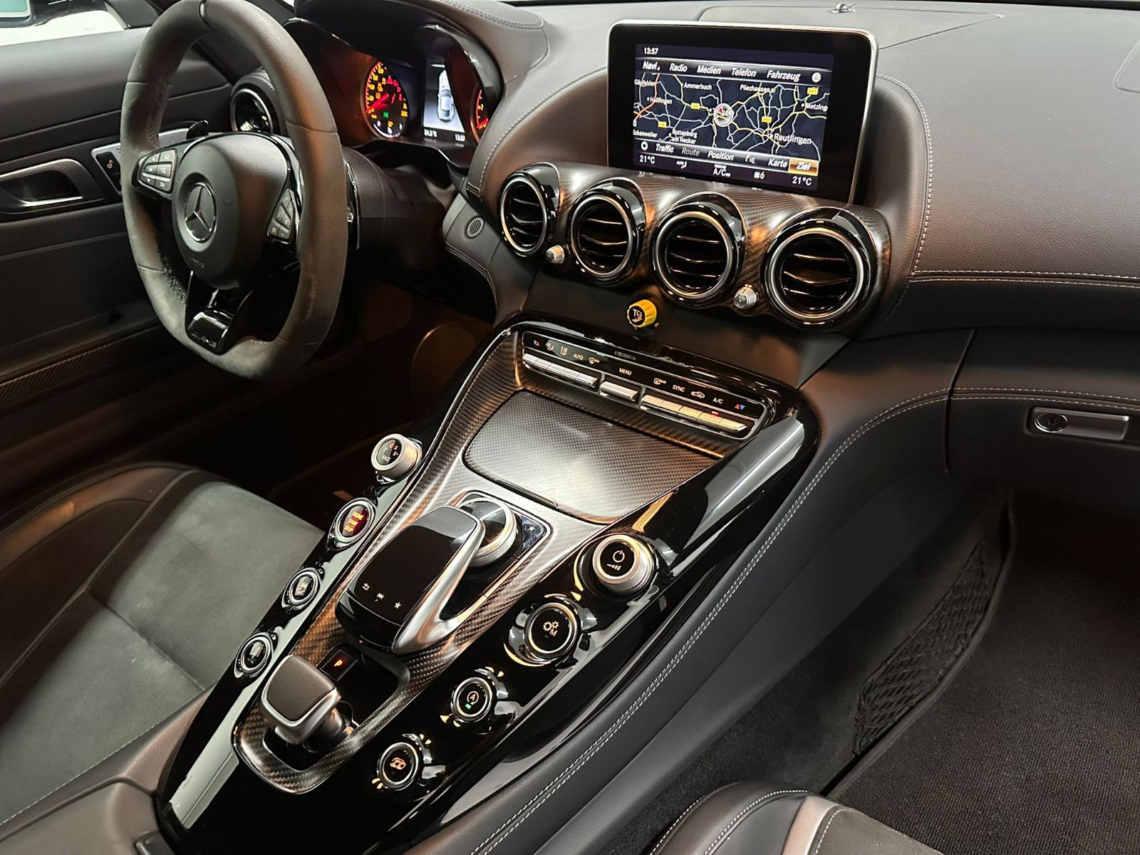 Fahrzeugabbildung Mercedes-Benz AMG GT R 4.0 V8  *KERAMIK*CARBON*PERF.-SITZ*