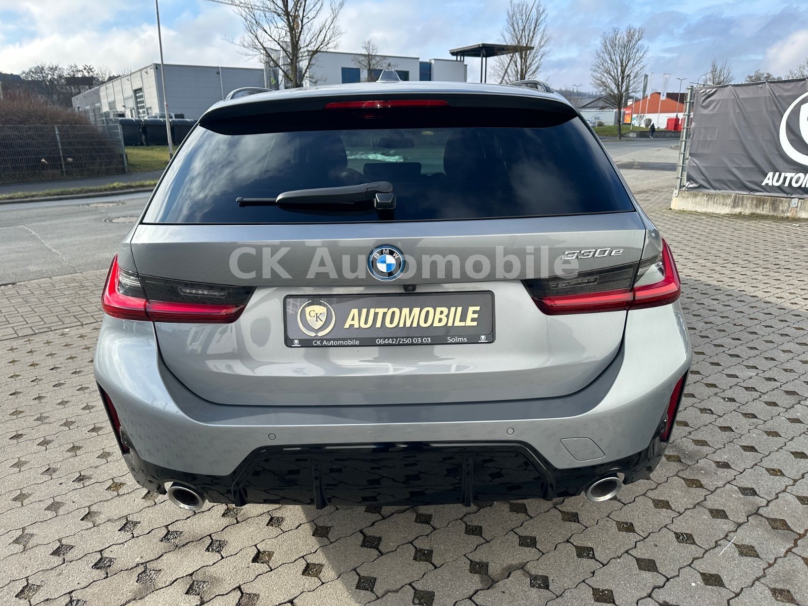 Fahrzeugabbildung BMW 330e Touring M-Sport/Navi/Head-Up/LED/Kam/AHK