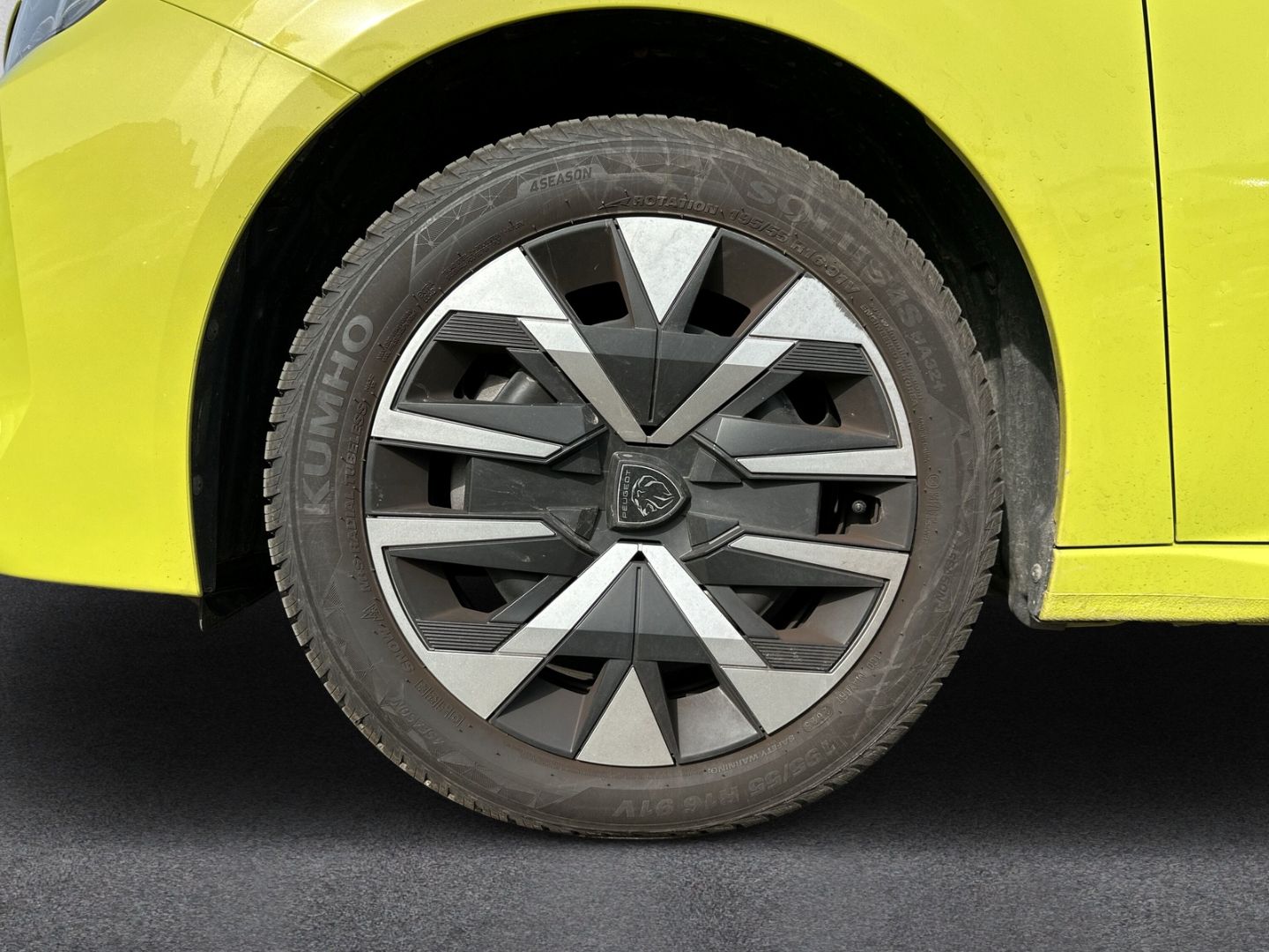 Fahrzeugabbildung Peugeot 208 Style 1.2 PureTech 100 EU6e