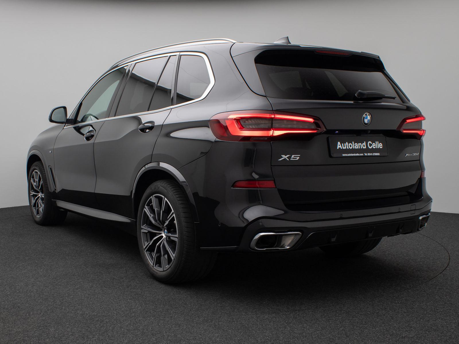 Fahrzeugabbildung BMW X5 xD30d M Sport Panorama 360°HUD HiFi Komfort