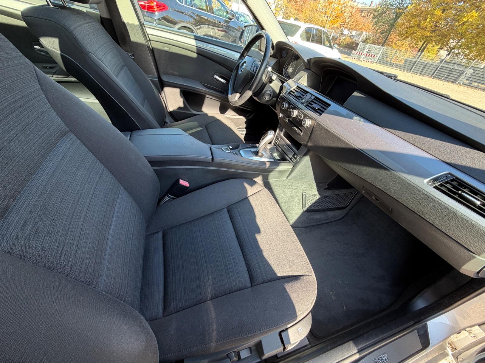 BMW 520 2010 — photo 16