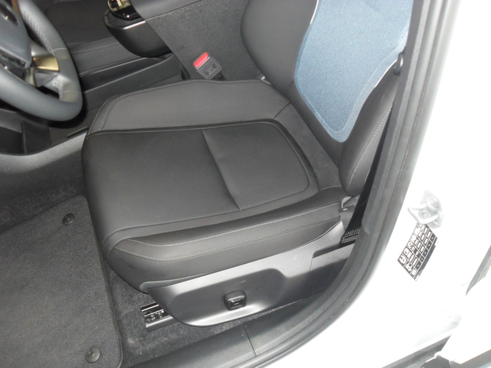 Fahrzeugabbildung Volvo EX30 Ultra 2WD | Winterpaket
