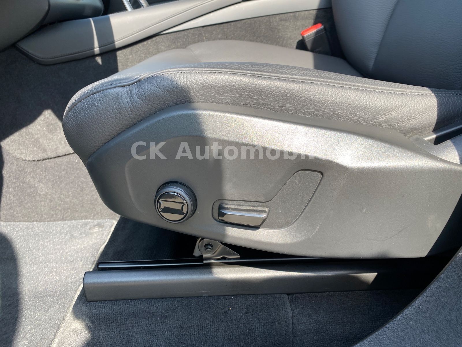 Fahrzeugabbildung Volvo XC90 T8 Core Recharge Plug-In Hybrid AWD/7 Sitze