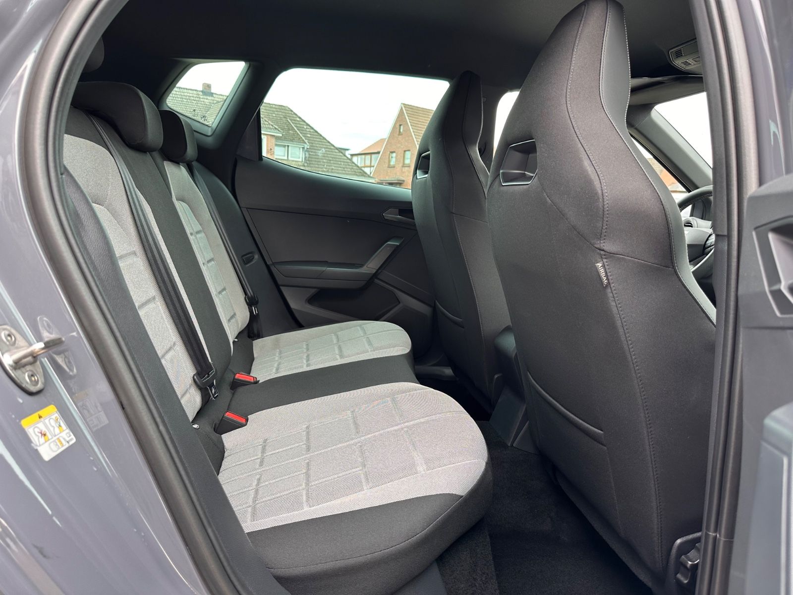 Fahrzeugabbildung SEAT Arona 1.5 TSI FR Black Edition DSG ACC/LED/Kamer