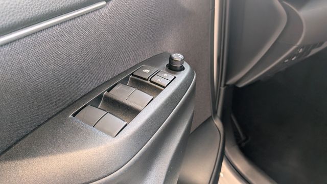 Fahrzeugabbildung Toyota Yaris 1.5 Business Edition KlimaA,Navi,SHZ,ACC