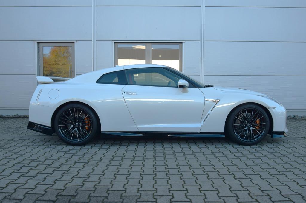Nissan GT-R