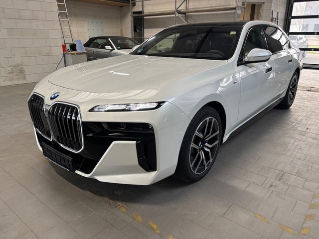 BMW i7 xDrive 60 M Sport Sky Cinema Loung NP 184.500